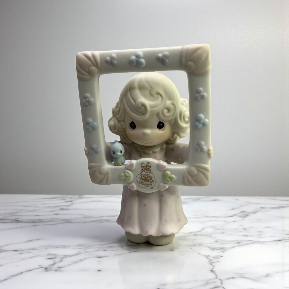 Precious Moments 1996 Collectible Figurine "Youre As Pretty As A Picture"